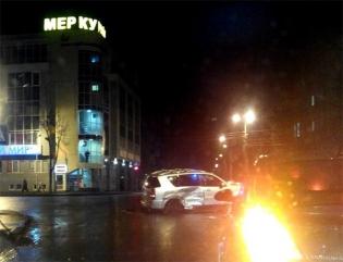 На перекрестке Рижского и Народной произошла серьезная авария: у машин оторвало колеса