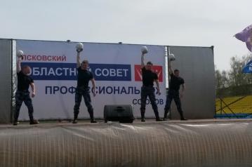 В Первомай в Пскове состоялось показательное выступление спортсменов Псковского филиала академии