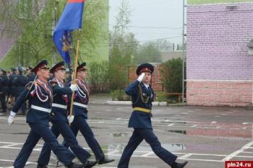 Накануне юбилея Великой Победы на плацу Псковского филиала академии состоялось торжественное построение