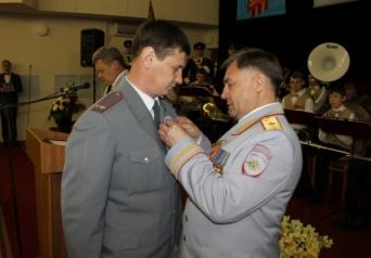 Сегодня в Пскове подполковнику полиции Алексею Карандашеву была вручена медаль «За Отвагу»